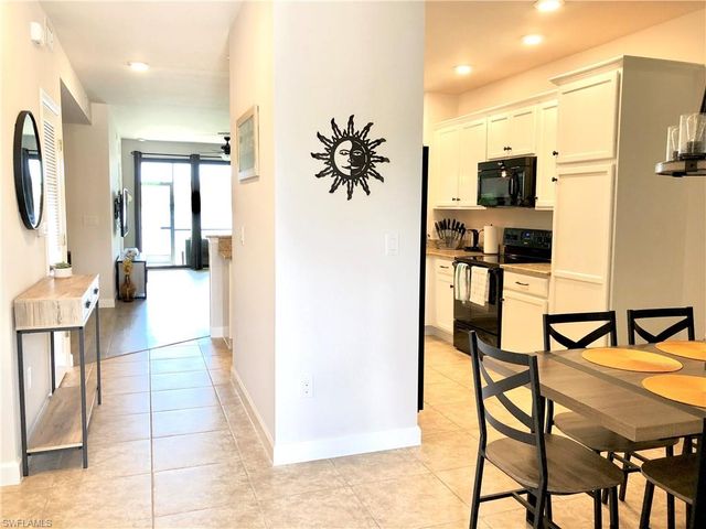 15126 Palmer Lake CIR # 104, Naples, FL 34109