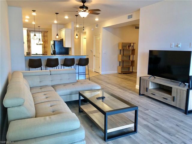 15126 Palmer Lake CIR # 104, Naples, FL 34109