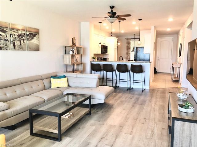 15126 Palmer Lake CIR # 104, Naples, FL 34109