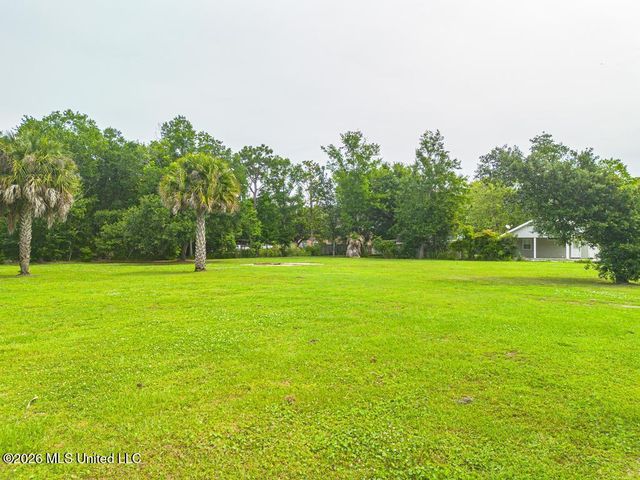 1020 Shipp Street, Waveland, MS 39576