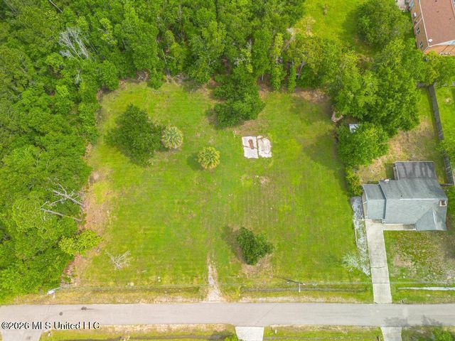 1020 Shipp Street, Waveland, MS 39576