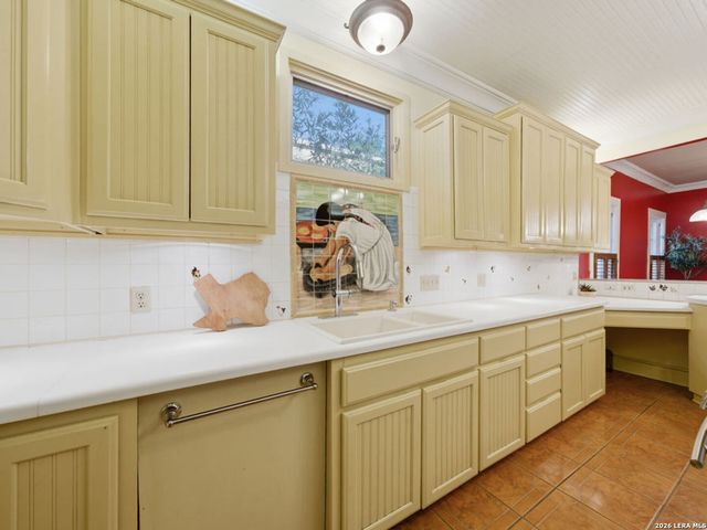 140 E French Pl, San Antonio, TX 78212