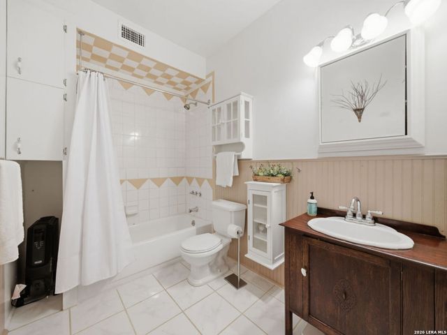 140 E French Pl, San Antonio, TX 78212