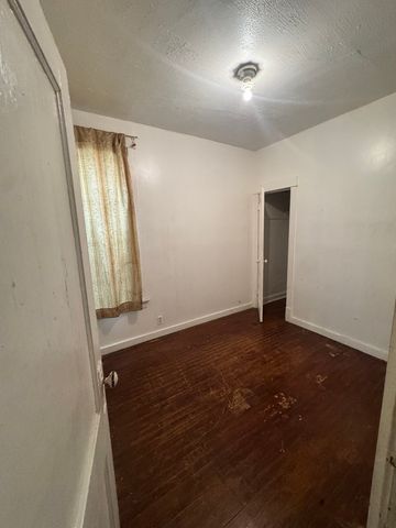 5246 W Congress Parkway, Chicago, IL 60644