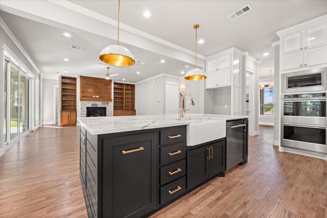 7400 Winding Way Drive, Arlington, TX 76001