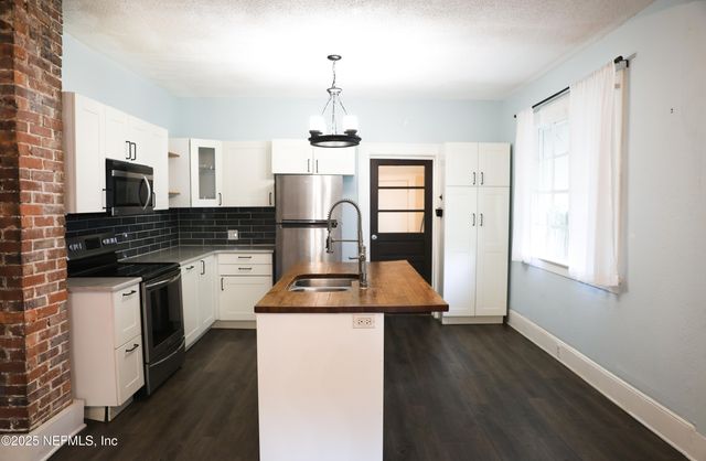 2664 ERNEST Street, Jacksonville, FL 32204