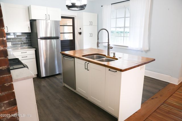 2664 ERNEST Street, Jacksonville, FL 32204