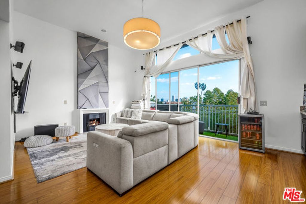 1481 S Shenandoah Street 102, Los Angeles, CA 90035