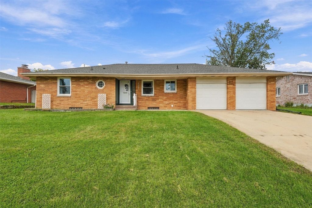 732 29th Street NE, Cedar Rapids, IA 52402