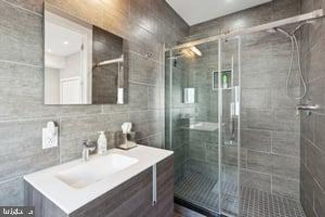 819 N ORKNEY ST, Philadelphia, PA 19123