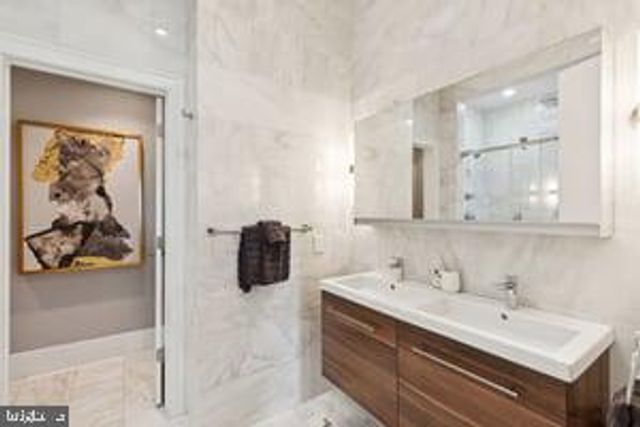 819 N ORKNEY ST, Philadelphia, PA 19123