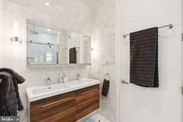 819 N ORKNEY ST, Philadelphia, PA 19123