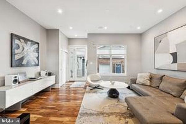 819 N ORKNEY ST, Philadelphia, PA 19123