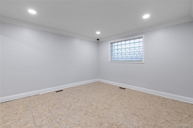 2020 DIXIE, Waterford Charter Township, MI 48328