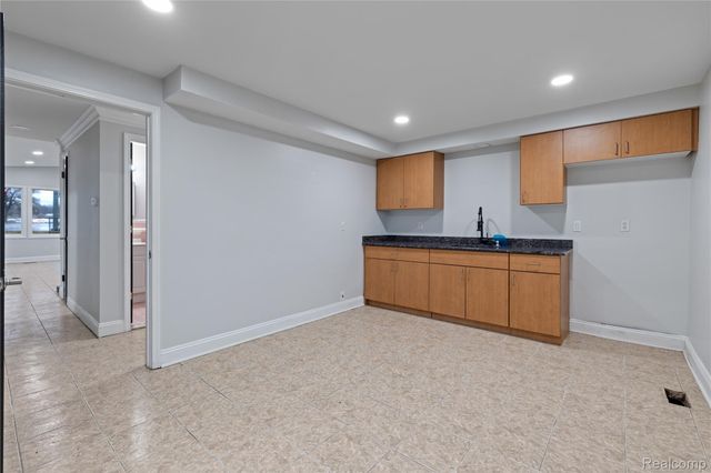 2020 DIXIE, Waterford Charter Township, MI 48328