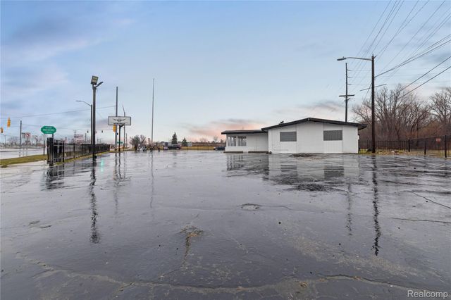 2020 DIXIE, Waterford Charter Township, MI 48328