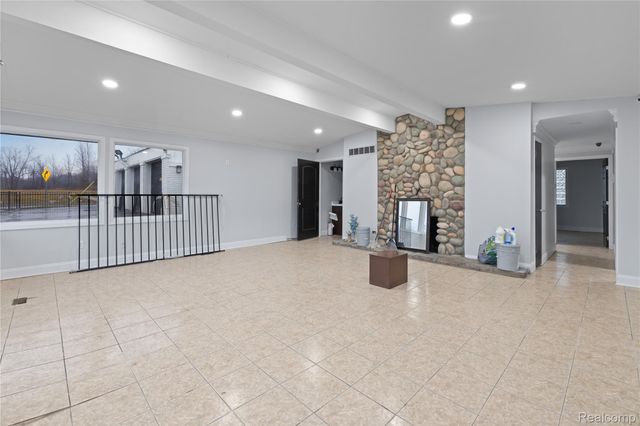 2020 DIXIE, Waterford Charter Township, MI 48328