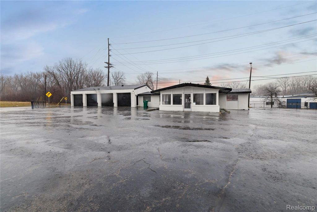 2020 DIXIE, Waterford Charter Township, MI 48328