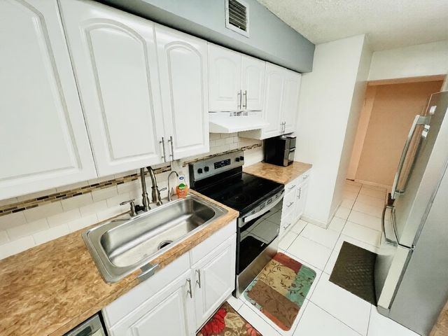 3821 Environ Boulevard 203, Lauderhill, FL 33319