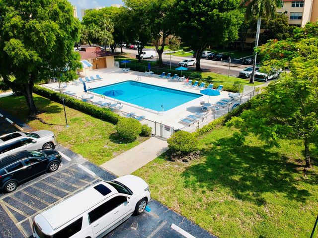 3821 Environ Boulevard 203, Lauderhill, FL 33319
