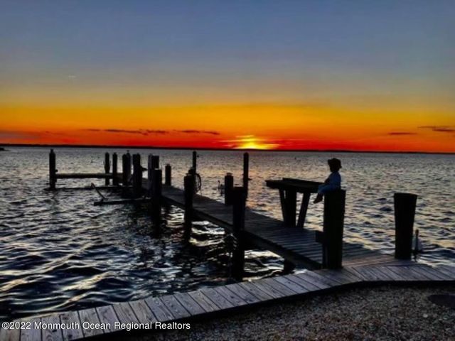 23 Harborside Drive W, Ortley Beach, NJ 08751