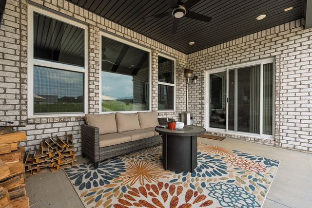 612 Winstar Court, Union, KY 41091
