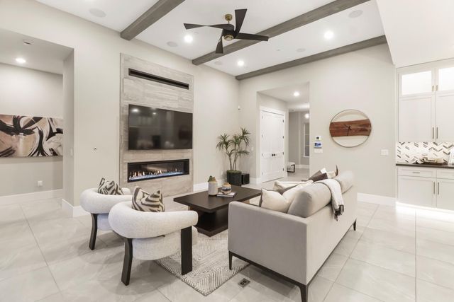 2042 Ritchie St, Folsom, CA 95630