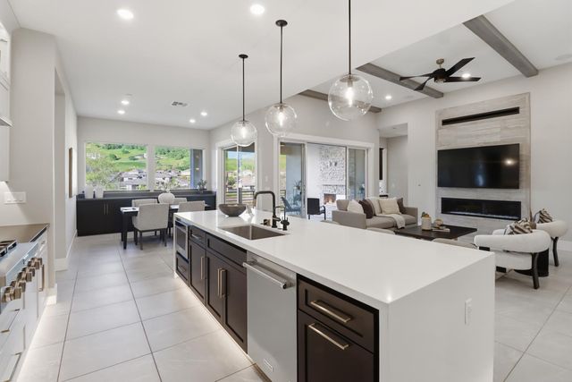 2042 Ritchie St, Folsom, CA 95630