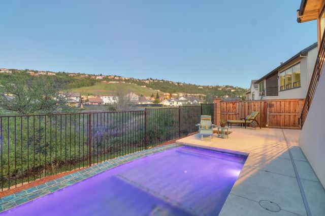 2042 Ritchie St, Folsom, CA 95630