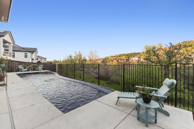 2042 Ritchie St, Folsom, CA 95630