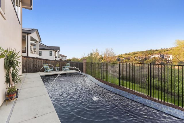 2042 Ritchie St, Folsom, CA 95630