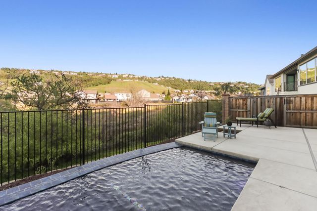 2042 Ritchie St, Folsom, CA 95630