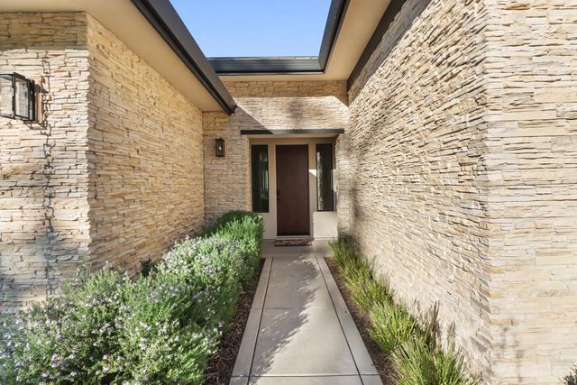 2042 Ritchie St, Folsom, CA 95630