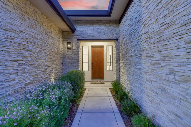 2042 Ritchie St, Folsom, CA 95630