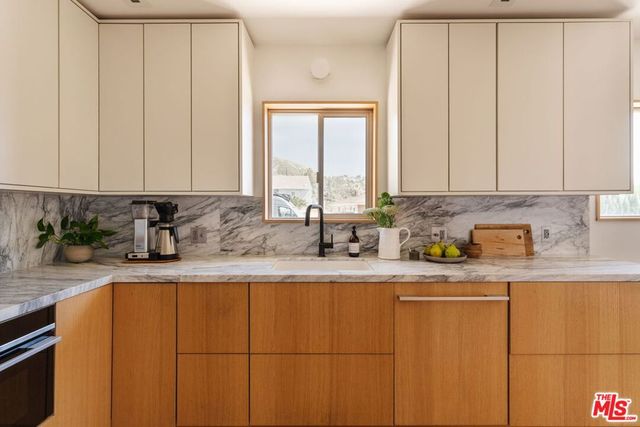 10879 Hillhaven Avenue, Tujunga, CA 91042