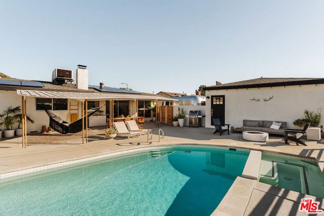 10879 Hillhaven Avenue, Tujunga, CA 91042