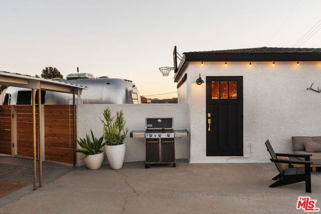 10879 Hillhaven Avenue, Tujunga, CA 91042