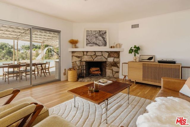 10879 Hillhaven Avenue, Tujunga, CA 91042