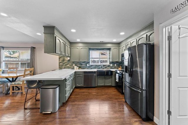 8841 Brattle Pl, Stockton, CA 95209