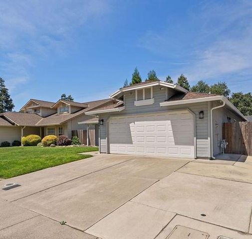 8841 Brattle Pl, Stockton, CA 95209