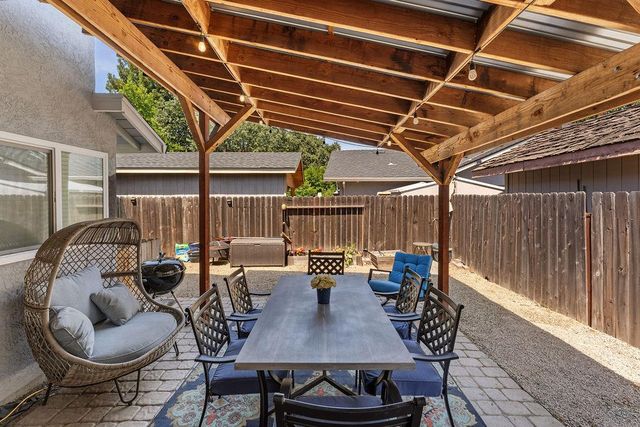 8841 Brattle Pl, Stockton, CA 95209
