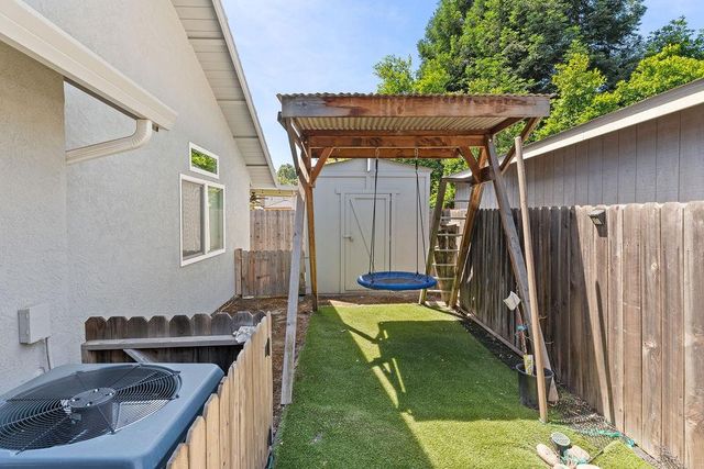 8841 Brattle Pl, Stockton, CA 95209