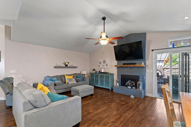8841 Brattle Pl, Stockton, CA 95209