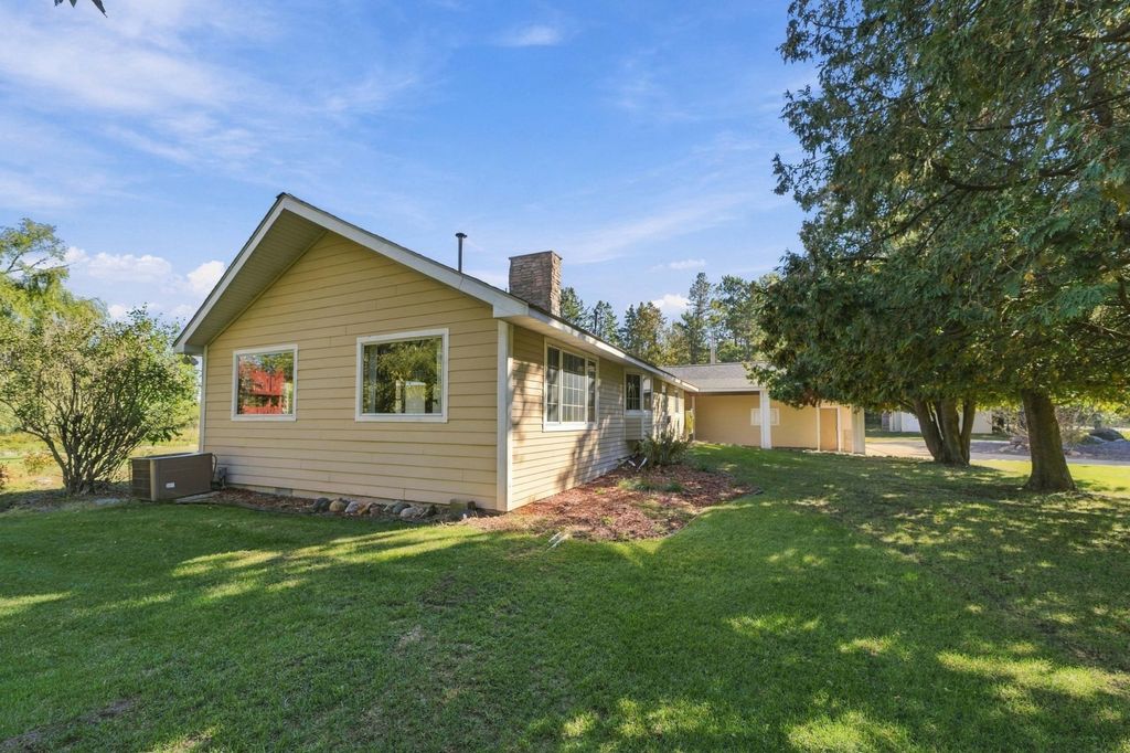 4423 Fawn Lake Drive NE, East Bethel, MN 55005 — exterior