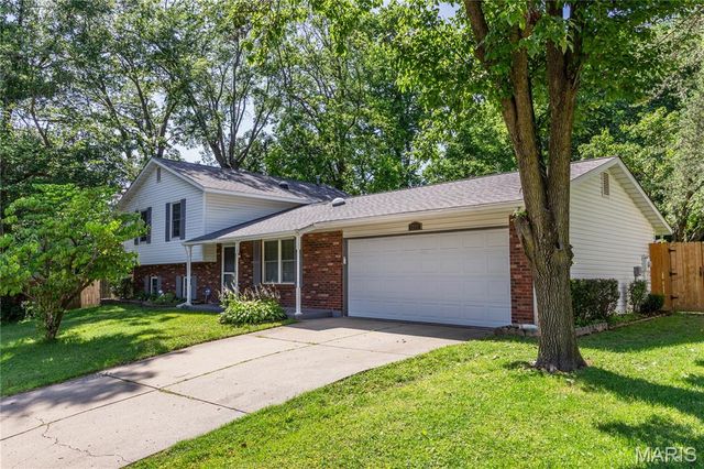 2241 Graystone Drive, St Charles, MO 63303
