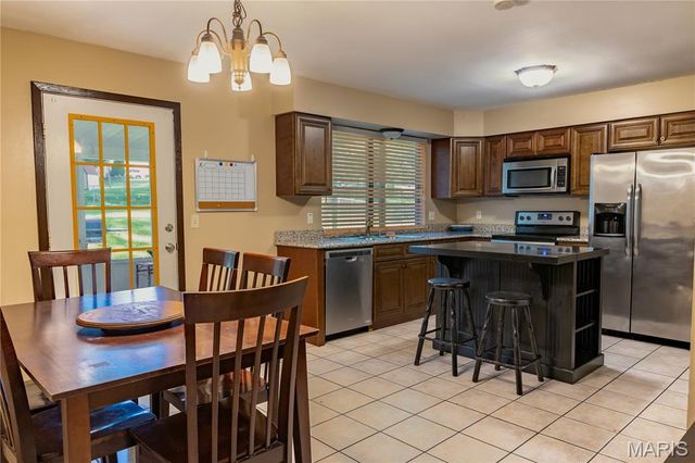 2241 Graystone Drive, St Charles, MO 63303