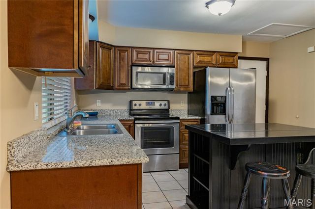 2241 Graystone Drive, St Charles, MO 63303