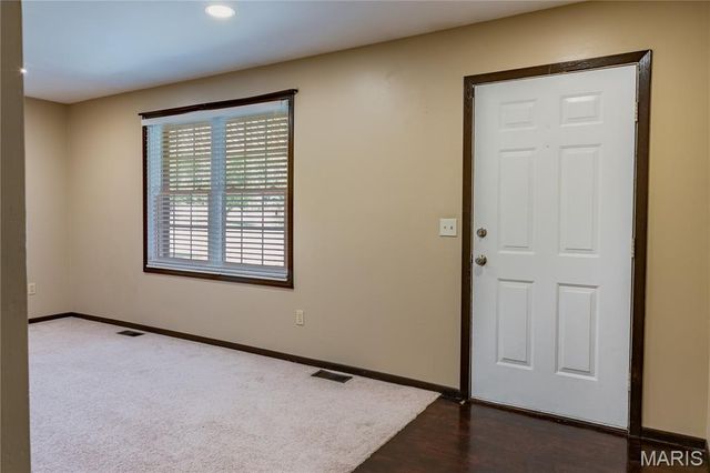 2241 Graystone Drive, St Charles, MO 63303