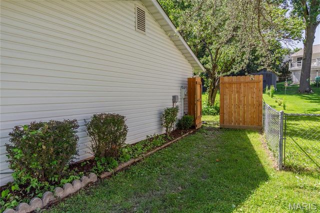 2241 Graystone Drive, St Charles, MO 63303
