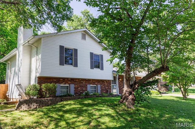 2241 Graystone Drive, St Charles, MO 63303